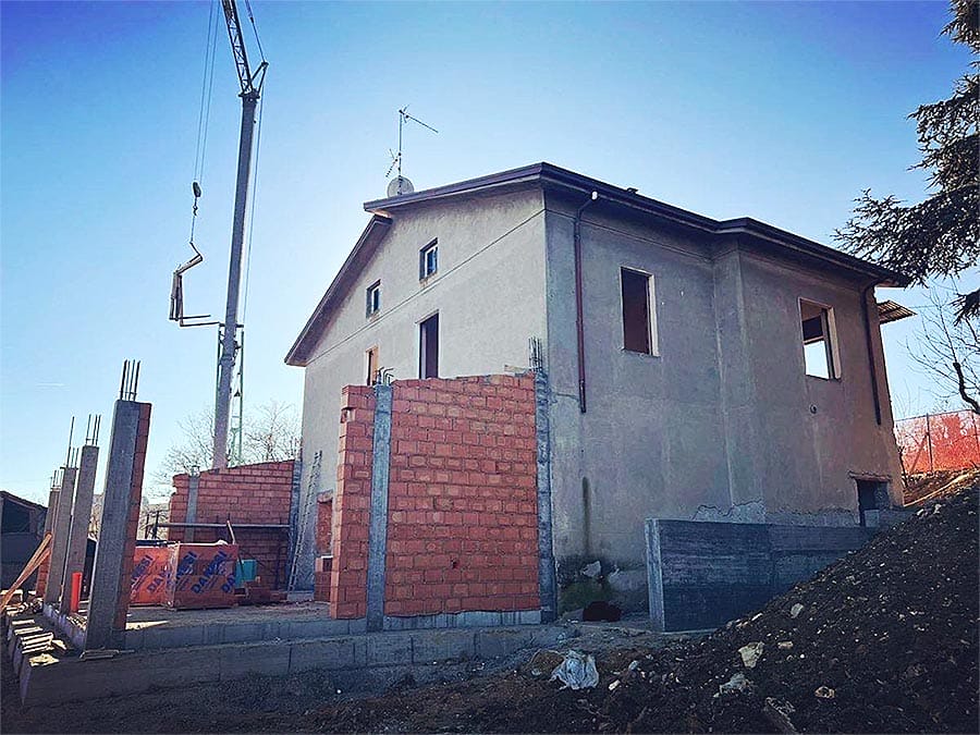 ristrutturazioni-edili-piacenza-2 Ristrutturazione con ampliamento di una villa unifamiliare con annessa piscina ad Agazzano