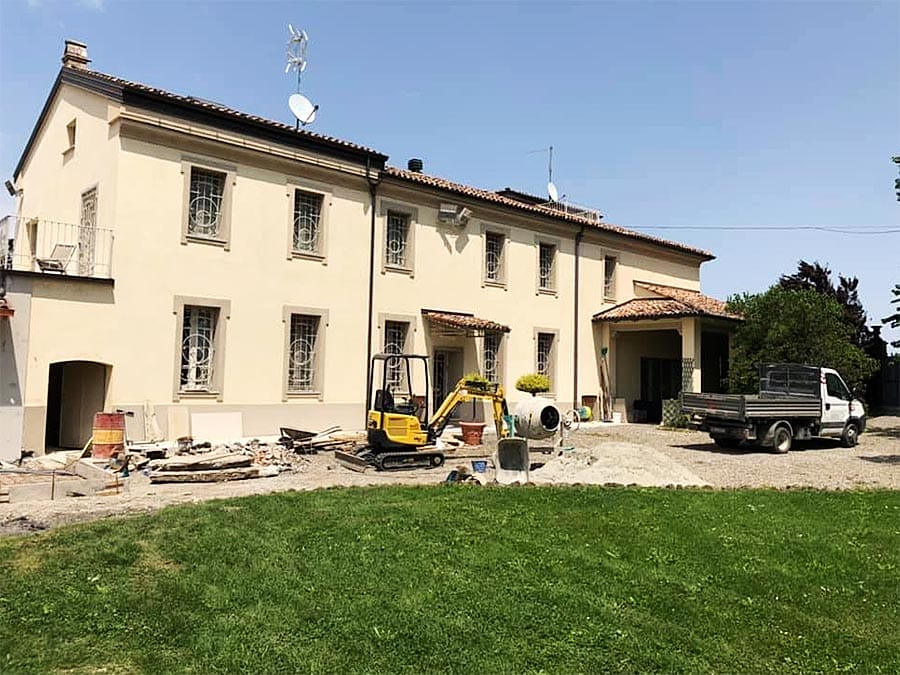 Ristrutturazione con ampliamento di una villa unifamiliare con annessa piscina ad Nibbiano
