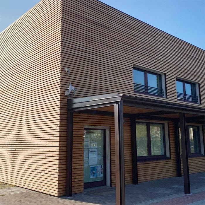 Ristrutturazione con facciate in legno per un ostello